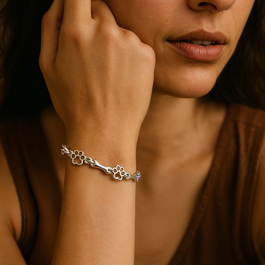 Liora™ | Armband med tass- och benberlocker