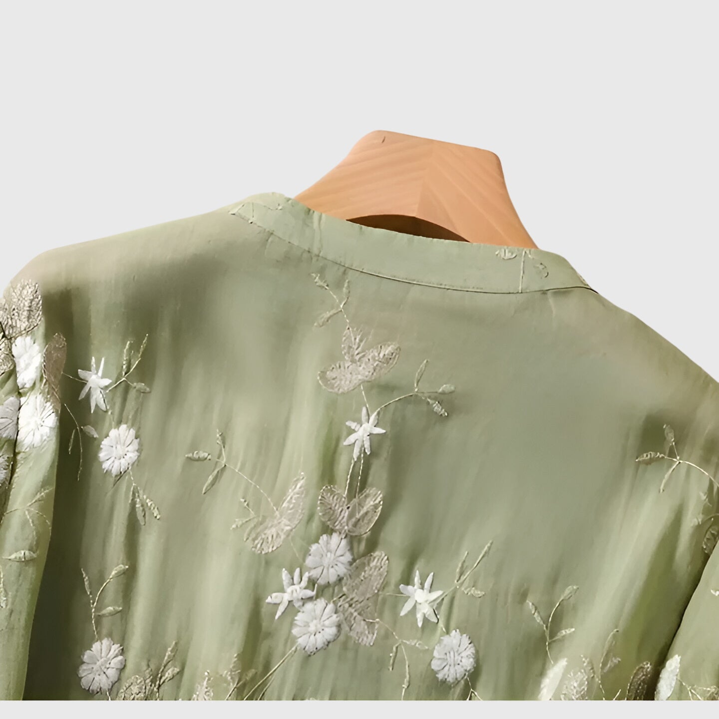 Nellie™ | Elegant Top med Broderade Blommor