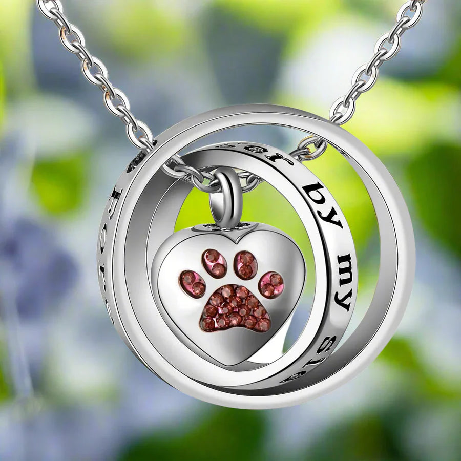 Kaia™ | Halsband med tassformad urn